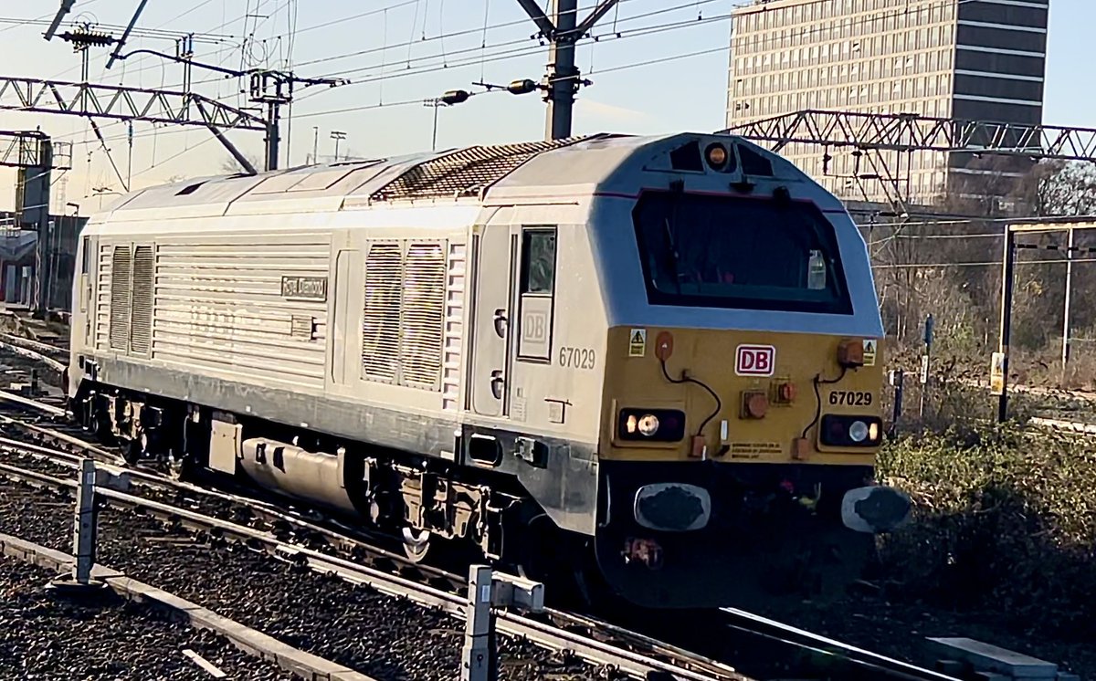 SydneyBridgeTMD's tweet image. A good variety of traction on show while filming up at Crewe Station yesterday morning 26/1/23 #Class92 #Class90 #Class43 #Class67 #Class37 #Britannia #RailwayPhotography @LocoServicesGrp @DBCargoUK @FreightmasterUK @railadvent