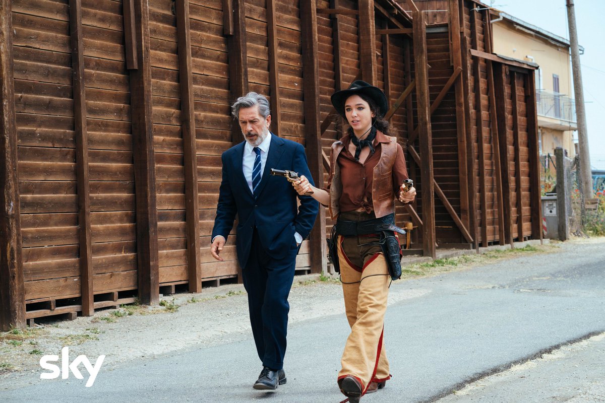 Dal saloon western, al salotto barocco, passando per la Cuba rivoluzionaria. 

Stasera in esclusiva su Sky e in streaming su NOW arrivano il 3° e 4° episodio di #CallMyAgentITA, una serie #SkyOriginal diretta da Luca Ribuoli e scritta da Lisa Nur Sultan.