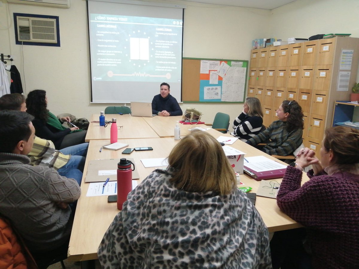 Asesoría Primaria (@cepdesevilla835) on Twitter photo Formación mentora jefaturas y direcciones noveles con Soledad Oliva, Yolanda González, Cristina Fernández y José Gordillo <a href="/CEPdeSevilla/">CEP de Sevilla</a> Formación mentora jefaturas y direcciones noveles con Soledad Oliva, Yolanda González, Cristina Fernández y José Gordillo <a href="/CEPdeSevilla/">CEP de Sevilla</a>