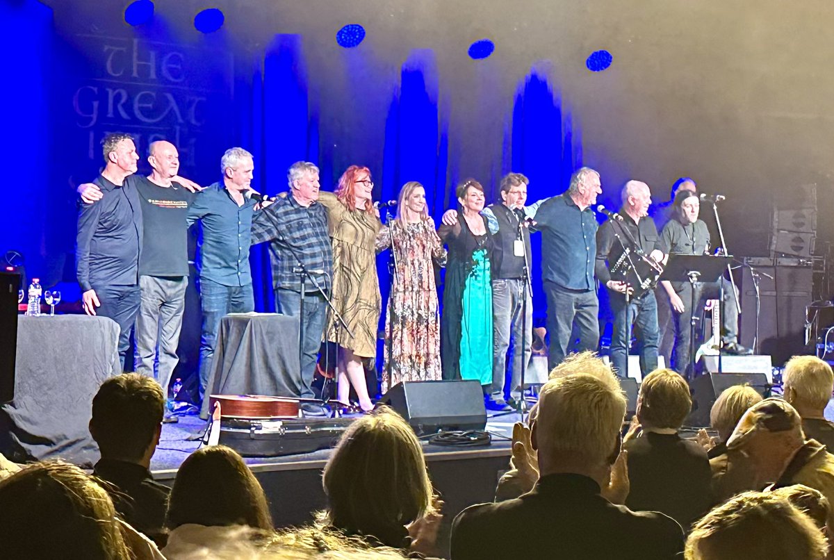 The heart and soul of @TempleBarTrad was definitely in @NationalStad last night! A wonderful evening, anchored brilliantly by #cathyjordan @dervishofficial @Ralph_McTell @CaraDillonSings @eddireader #templebartradfest #tradfest #trad