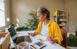 Vanaf 1 maart is het weer tijd voor de #belastingaangifte. Dan is het goed om te weten of je in 2022 #zorgkosten of #meerkosten had i.v.m. aftrek. Bereid je goed voor! Voor actuele informatie &amp; tips én een webinar hierover:
iederin.nl/doe-belastinga…