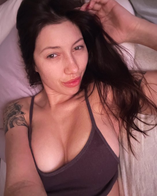 I&rsquo;m such a hugger.. fancy one? https://t.co/vbFQeniVzl