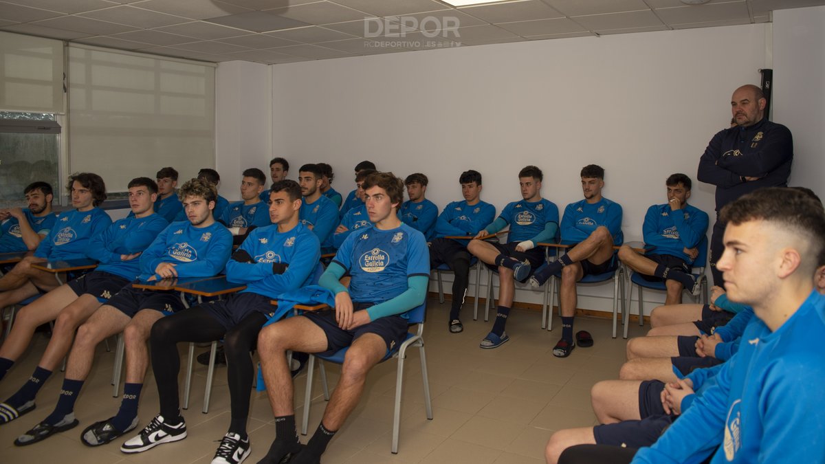 RCDeportivo's tweet photo. #ANOSACANTEIRA | @AGALURE ofrecerá charlas formativas a futbolistas da Nosa Canteira https://t.co/slx7iJwFj5 https://t.co/KsrFf0OyWy