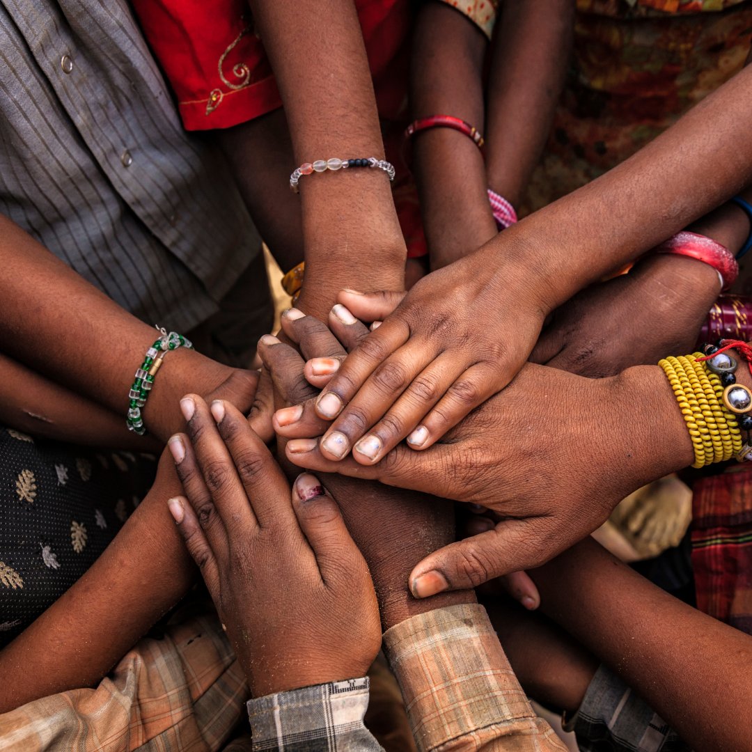 bravewoodng's tweet image. Can you guess what today's word of the day is?

Tell us your answers in the comment section!

#Overwoodng #4pics1word #TGIF