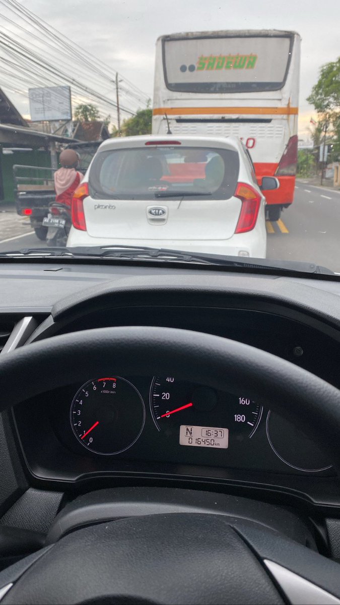 ikayaaiko's tweet photo. Stuck di Jl. Raya Wates Balecatur 😑 ada apakah??? @area_jogja https://t.co/lNr2qudlnW