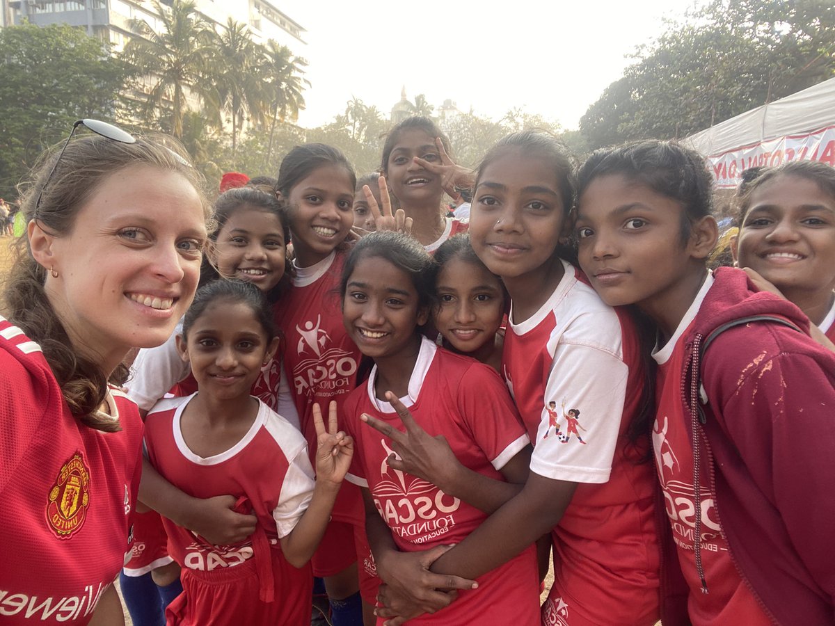 beth_yates13's tweet image. Great day with the @OSCAR_fdn at their annual sports day! Had a run out with the mums ☺️ amazingly talented kids. Over 1000 present to play just yesterday! @OscarUKTour #sportsfordevelopment #educationwithakick ⚽️