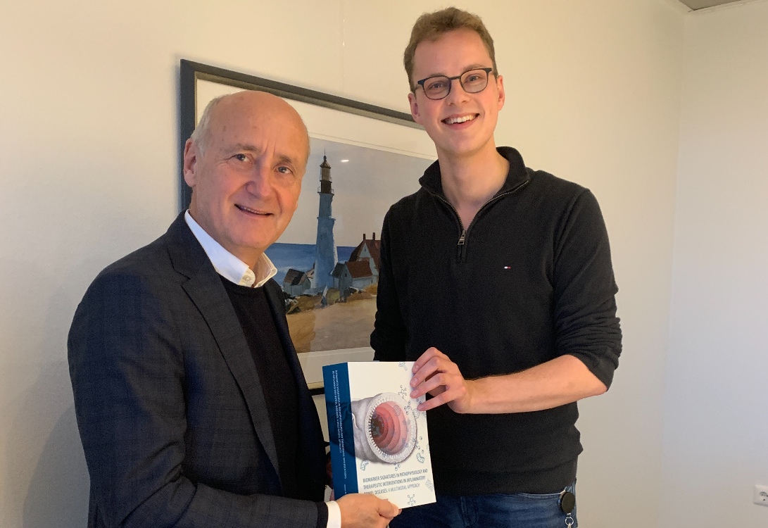 Impressive! PhD student Arno Bourgonje (26) wrote perhaps the most extensive medical dissertation ever published in the Netherlands. He identified new biomarkers for Inflammatory Bowel Disease (IBD). More info 👉 ow.ly/U2Fh50MBOCb
