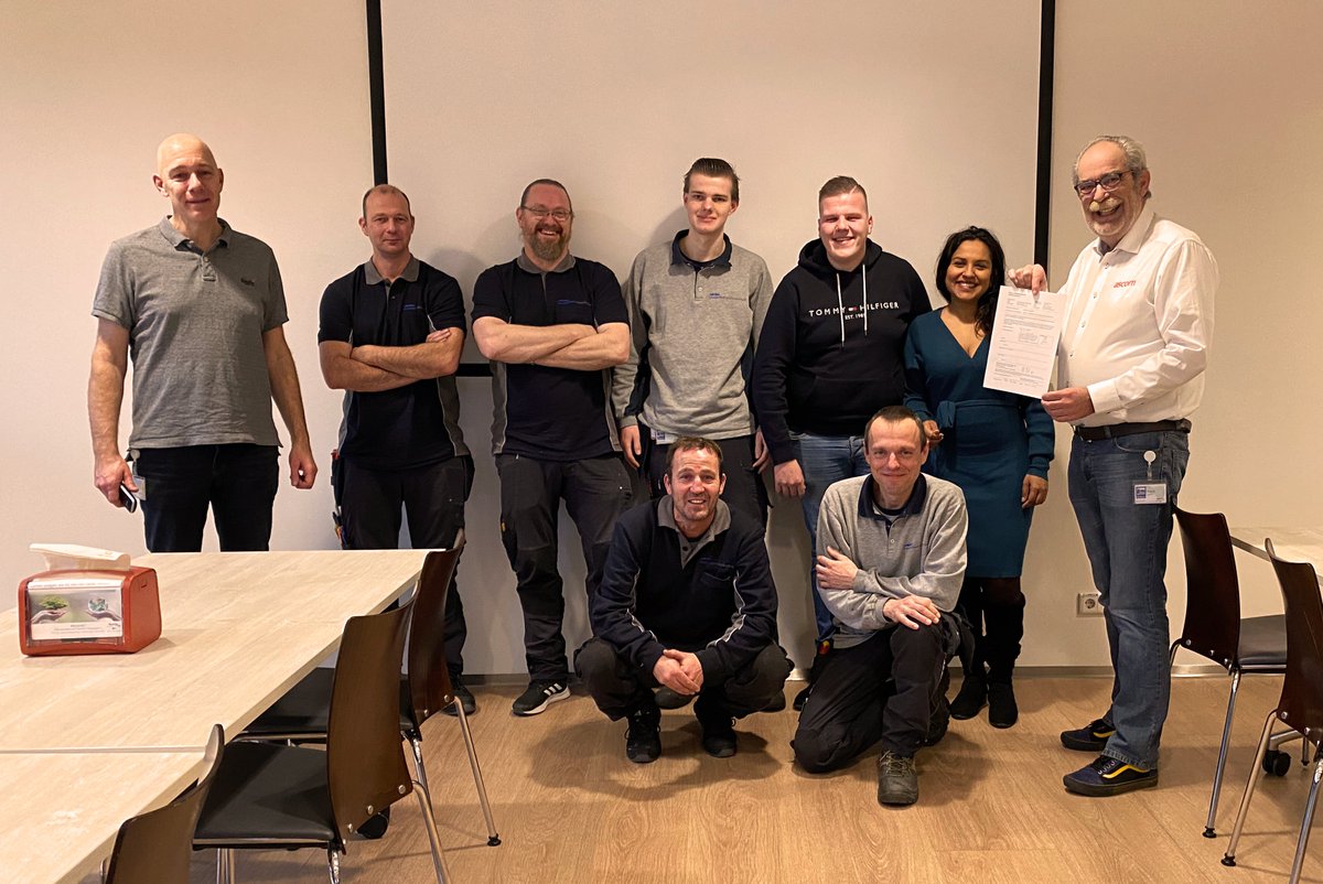 Een mijlpaal in Rotterdam: we hebben de migratie van ons verpleegoproepsysteem voor het Moeder Kind en Centrum van <a href="/Ikazia/">Ikazia Ziekenhuis</a> opgeleverd. Dit vierden we met alle betrokkenen van Ikazia en Schoonderbeek Installatie. #Trots op dit project en de fijne samenwerking met het Ziekenhuis!