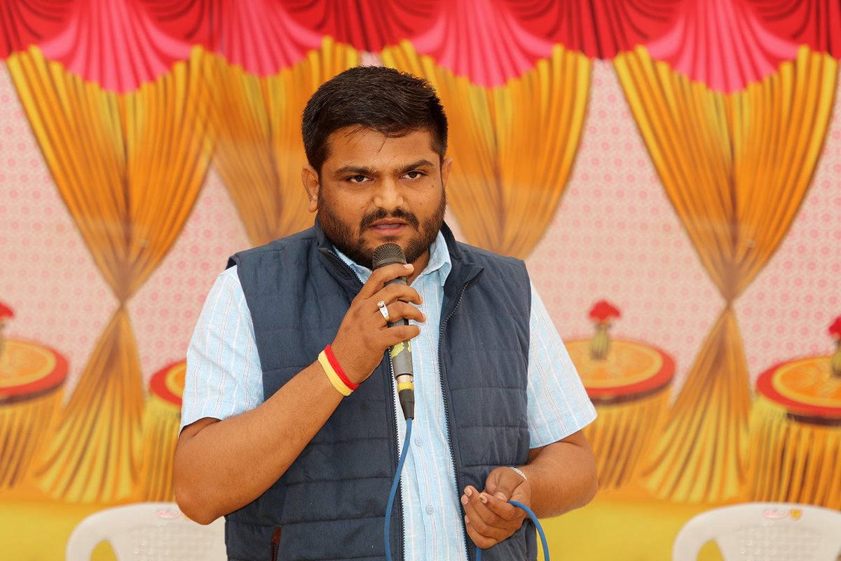 HardikPatel_'s tweet photo. आज प्रधानमंत्री श्री नरेन्द्र भाई मोदी साहब ने करोड़ों नौजवानों को हिम्मत देने का काम किया हैं। आज मेरे विरमगाम विधानसभा के मांडल में परीक्षा पे चर्चा कार्यक्रम में तीन हज़ार विद्यार्थियों हिस्सा लिया, सभी विद्यार्थियों को संबोधित किया। यह विद्यार्थी हमारे महान भारत का भविष्य है। https://t.co/y3VprDK9ns