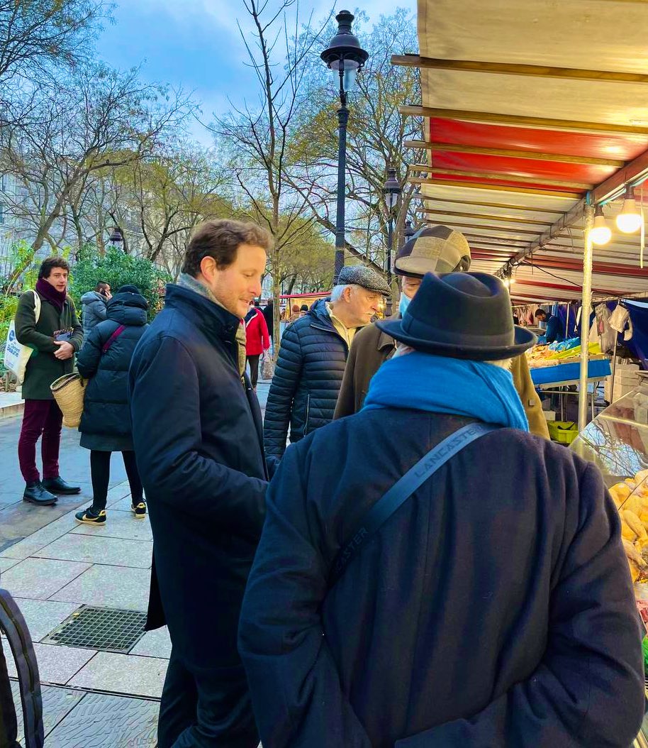 CBeaune's tweet photo. #Débat | De bon matin à #Bastille, à votre rencontre, pour écouter et échanger sur les retraites et les sujets d’actualité @Cl_Chassaniol https://t.co/kAK7URlUwv