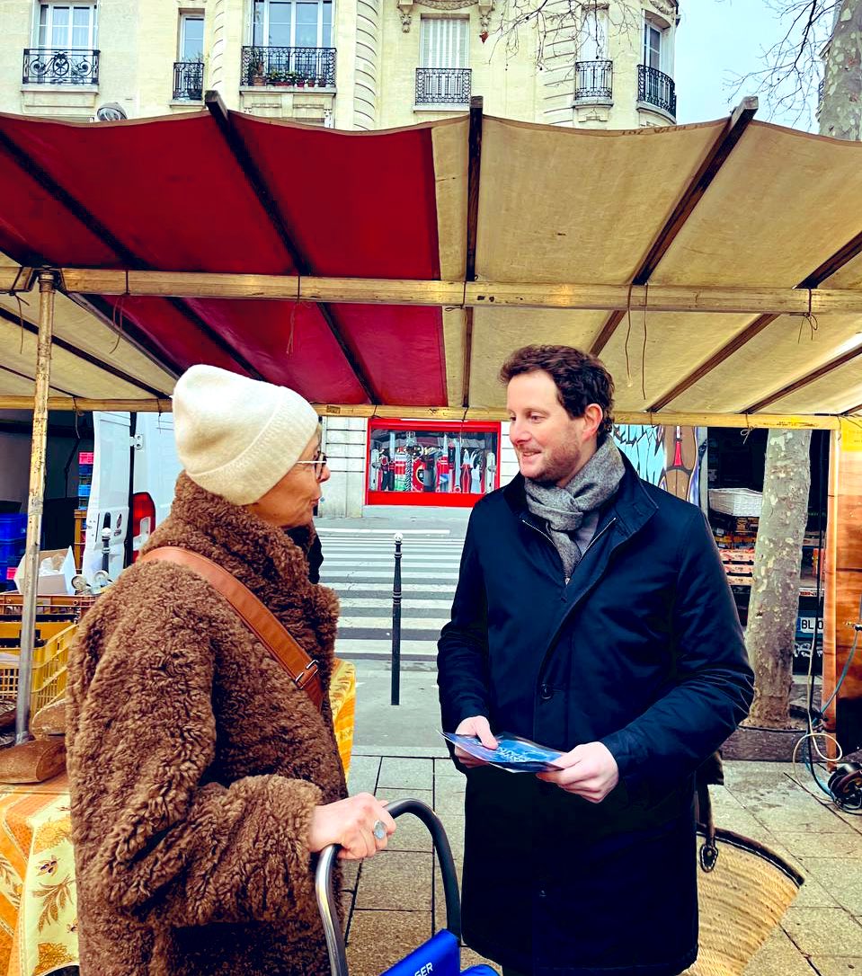 CBeaune's tweet photo. #Débat | De bon matin à #Bastille, à votre rencontre, pour écouter et échanger sur les retraites et les sujets d’actualité @Cl_Chassaniol https://t.co/kAK7URlUwv