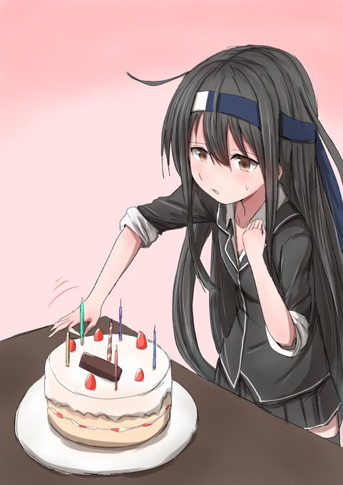 お題のバースデーケーキへのロウソクの挿し方が輪形陣な初霜ちゃんです。 