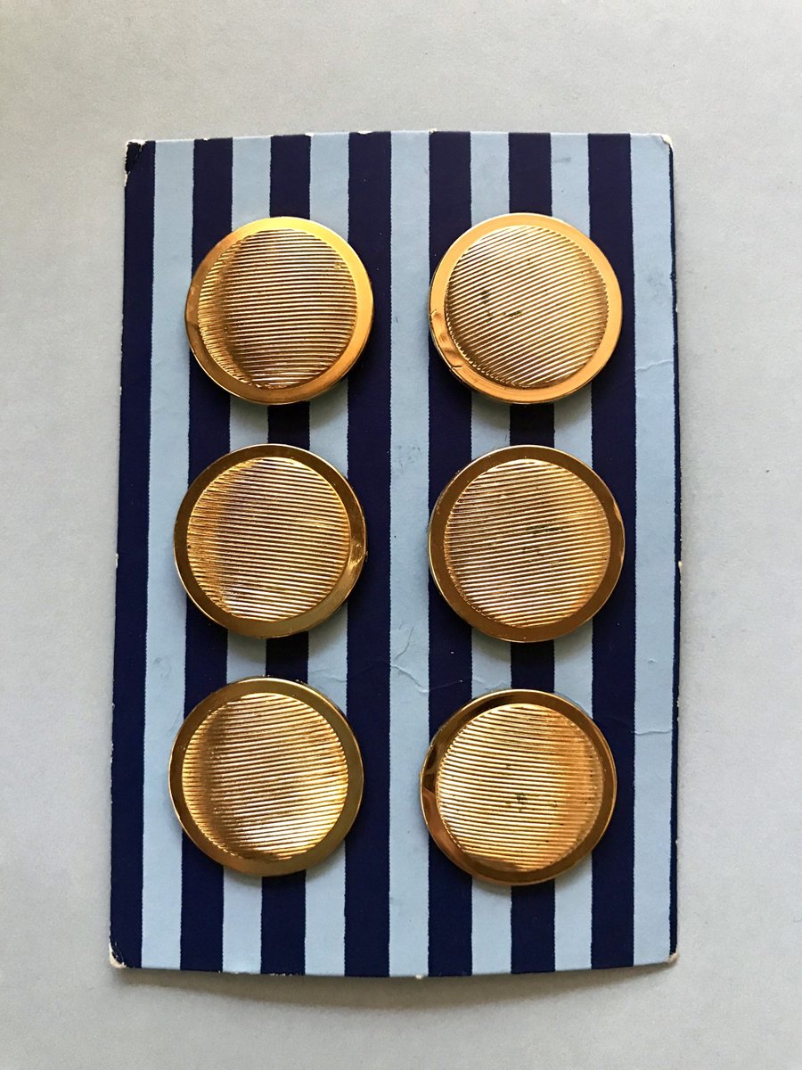 BySupply1's tweet image. 6 Vintage 24mm gold metal buttons with metal shanks Lot of 6 buttons on 1 original card By BySupply tuppu.net/5439eec5 #bysupply #Etsy #DiyCraft