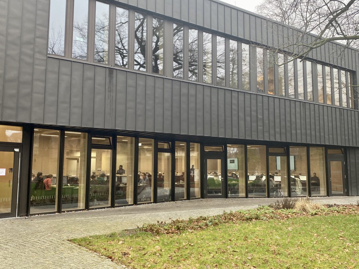 Die Server laufen auf Hochtouren. Unter voller Auslastung unseres neuen Zentrums für digitale Prüfungen mit rund 100 Plätzen, dürfen 240 zukünftige VfA´s in den nächsten Tagen ihr bisher gelerntes Wissen bei ihrer #Zwischenprüfung unter Beweis stellen. Viel Erfolg!