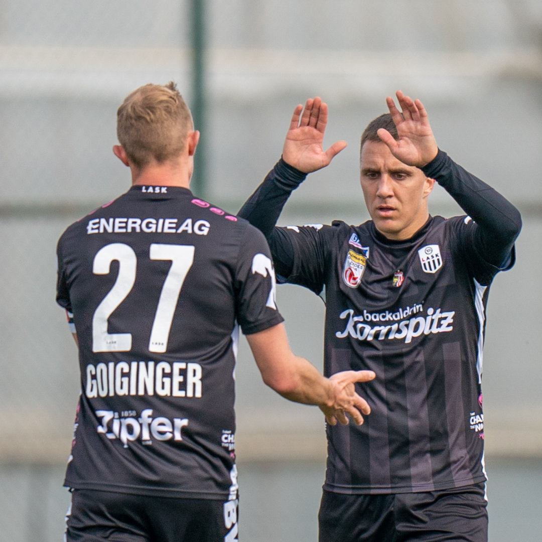 LASK_Official's tweet photo. Freitags-Matinee: 1:1 im Test gegen @BB_Termalic ⚽️ Zum Spielbericht 👉 https://t.co/j7HqPZYbZ2 #ASKTER #Testspiel https://t.co/9VAWqnjuQu