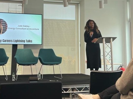 Agent_Academy's tweet photo. Early Careers Lightning Talks! Weโve gotโฆ
๐ Jade Oakley @accentureuk
๐ Joseph Mountain @nbrownplc
๐ Sophie Thompson @atkinsglobal
What skills did they need to get where they are today? What are #green employers looking for in young talent?
#FutureMeWeek #EveryJobIsGreen https://t.co/ndOyU3zJwZ