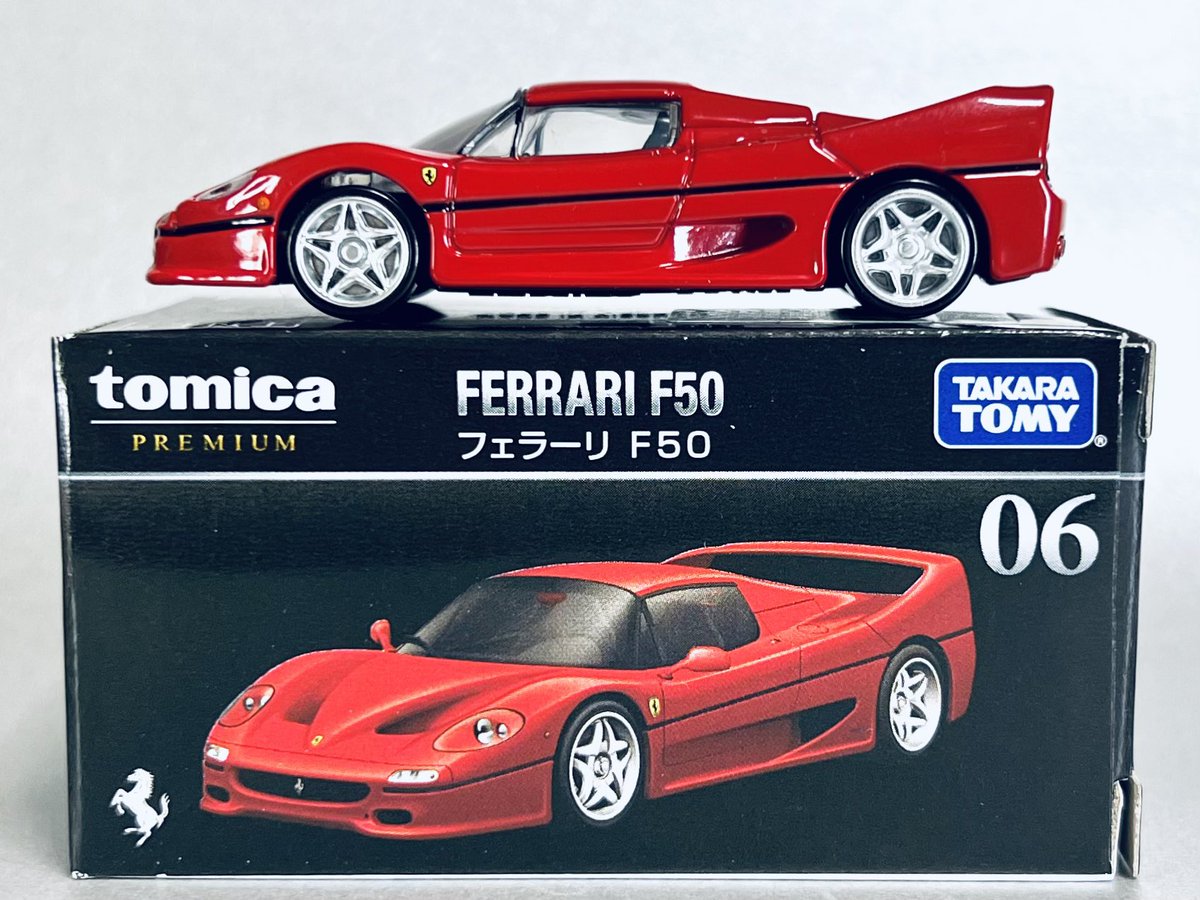 フェラーリ F50
トミカプレミアムの新車。
「F1エンジンを積んだロードカー」がコンセプトのスーパーフェラーリ。
F40の後継として売る為に外観は意図的に似せているが、中身の繋がりは皆無。
ミニカーの方はブラーゴで良いんじゃないの？って出来。
サスも無いのにフロントの車高が高い。

#トミカ