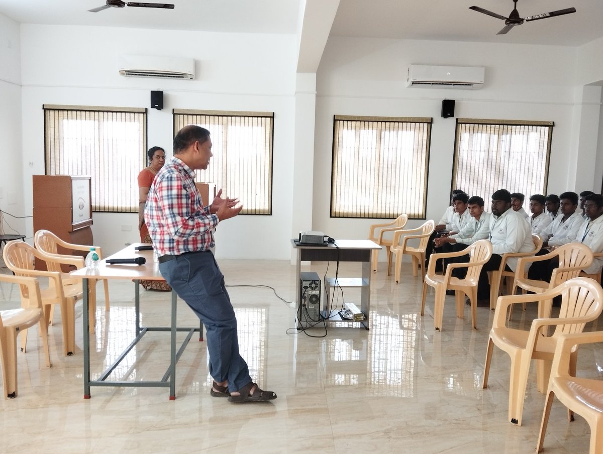 GopiOpto's tweet photo. Happy to host Dr Subash Sukumar, Senior Optometrist, Manchester Royal Eye Hospital, Manchester, UK at Acchutha Eye Care. 

It was great pleasure to have him here with us addressing our students on "What is Wisdom and pathways to attain it". @AioErode @subashww @SaranSachi https://t.co/uw013ytUuM