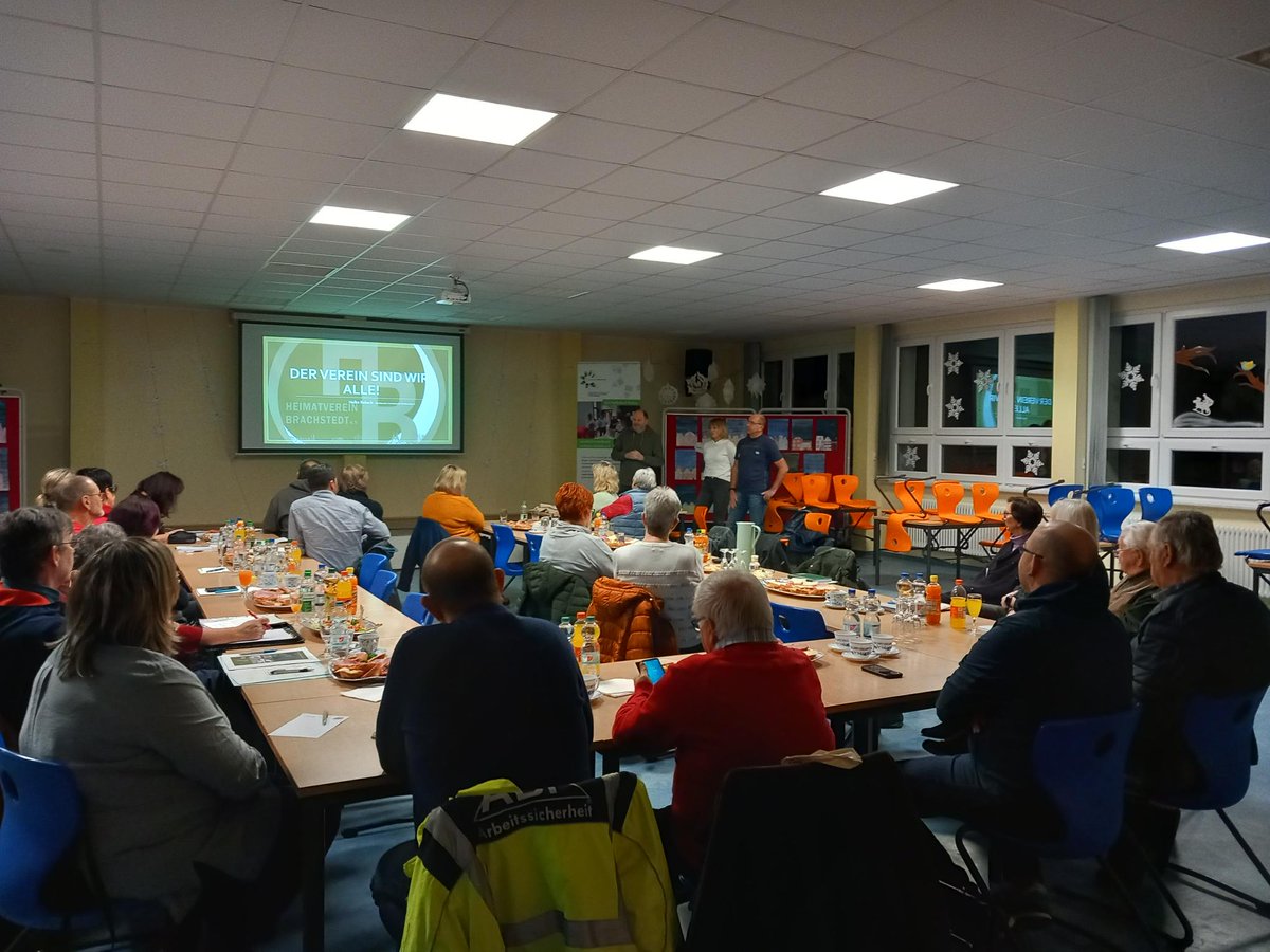 Verheiratet mit dem Verein und gut vernetzt in der Region!? Angeregte Diskussionen zu jungem Engagement, Vereinsarbeit als Dienstleistung und vielem mehr. Vielen Dank an die Gastgeber vom Heimat- und Kulturverein Dahlenwarsleben und an den Brachstedter Heimatverein. #netzwerken