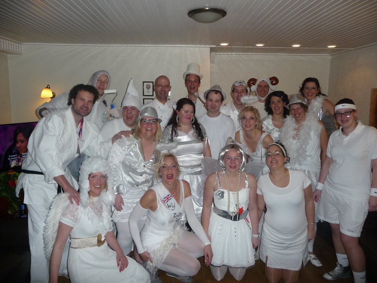 Met carnaval 2014 kwam CVGKMW in het WIT de Petjes Bar binnen... 
Hoe dit jaar? Surprise!
Zorg dat je er ook bij bent carnavalszaterdagavond in de Feesttent van <a href="/Nachtgravers/">C.V. De Nachtgravers</a> !
Wij hebben er al nog meer zin in! Jullie ook?