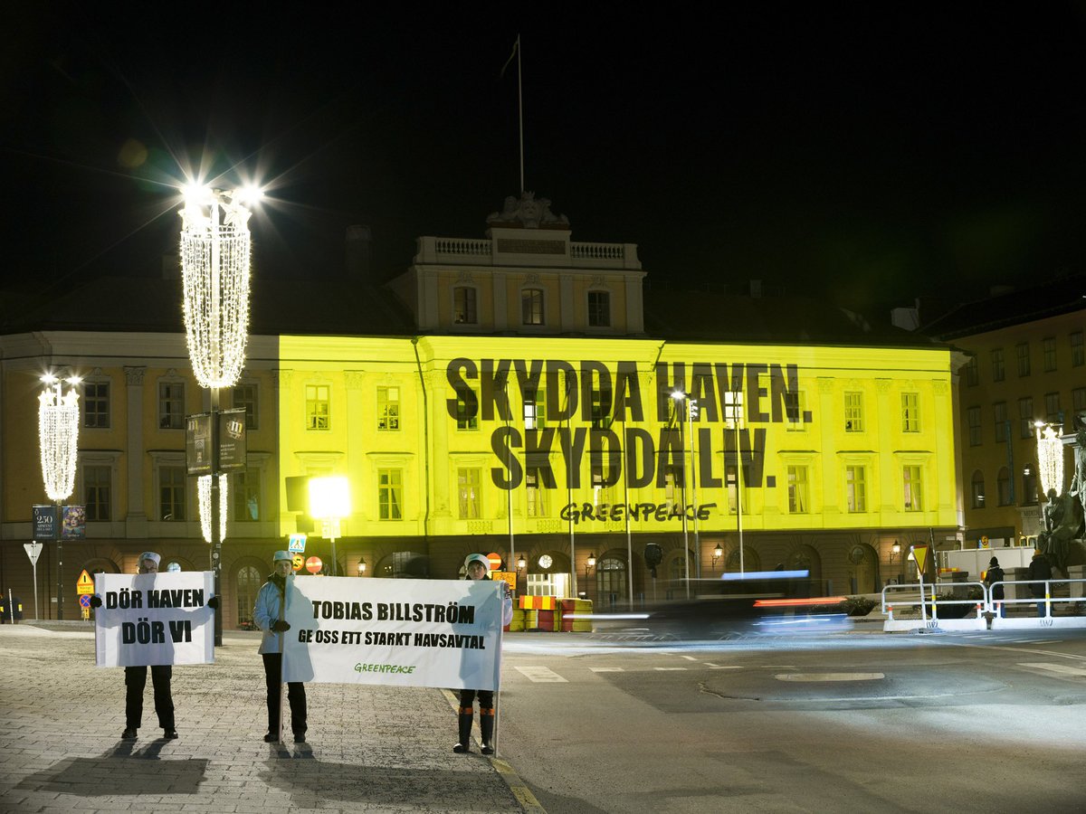 sandra_lamborn's tweet photo. Yesterday night @greenpeaceSE lit up Stockholm with a strong message to foreign minister @TobiasBillstrom urging him to go to the UN negotiations and push for a strong and just #GlobalOceanTreaty. Tobias, are you an ocean villain or an ocean champion? #ProtectTheOcean #BBNJ #IGC https://t.co/ZKwQZEovAB
