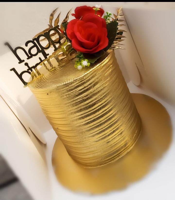 This tall golden beauty is the perfect touch your celebration needs!

Baked and decorated by yours truly...

#cakesinajah #cakesinbadore #cakes #cakesinlekki #cakesinlagos