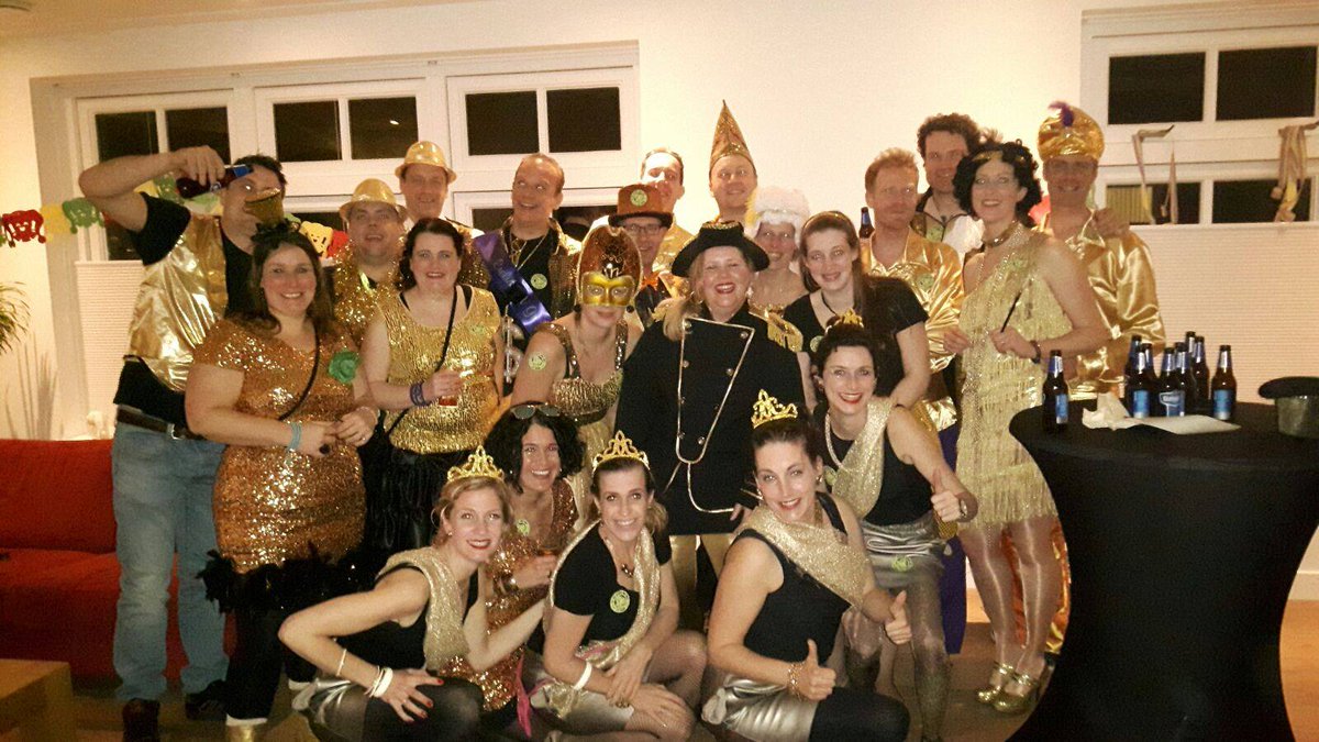 Met carnaval 2017 kwam CVGKMW in het GLITTER &amp; GOUD de Petjes Bar binnen... 
Hoe dit jaar? Verassing!
Zorg dat je er ook bij bent carnavalszaterdagavond in de Feesttent van <a href="/Nachtgravers/">C.V. De Nachtgravers</a> !
Wij hebben er al heel, heel veel zin in! Jullie ook?