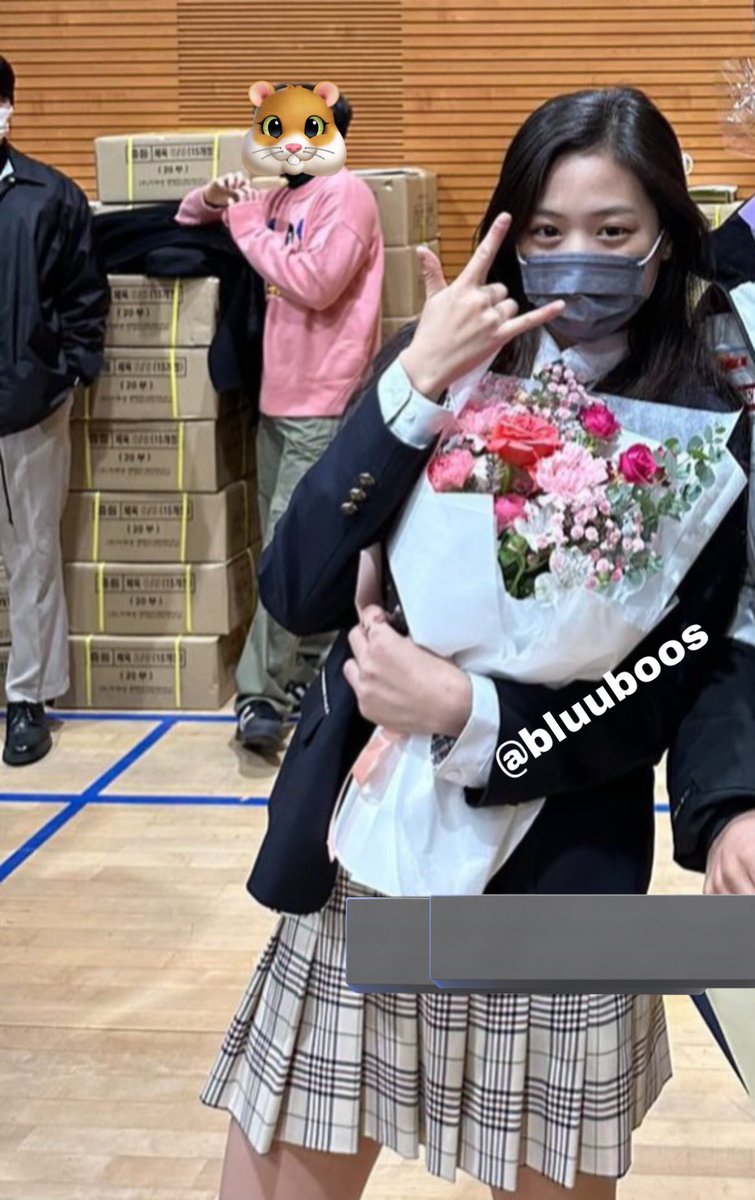 ahyeonpics's tweet photo. ahyeon during her middle school graduation 🐰

#BABYMONSTER #AHYEON #아현 https://t.co/tPxI6Jq8Y0