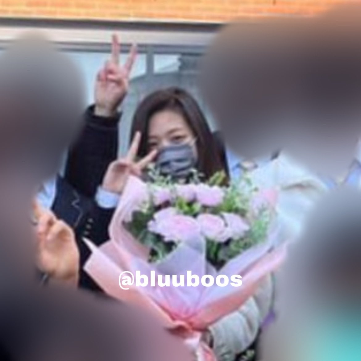 ahyeonpics's tweet photo. ahyeon during her middle school graduation 🐰

#BABYMONSTER #AHYEON #아현 https://t.co/tPxI6Jq8Y0