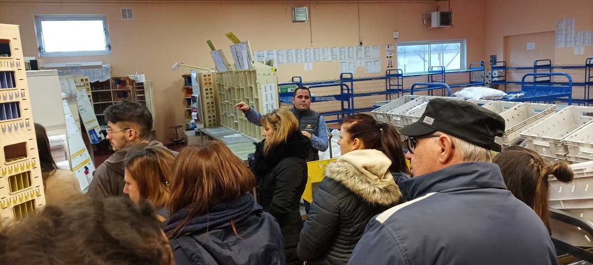 freddestsulp's tweet photo. @laposterecrute Acte II à Jonzac @poleemploi_NA Merci à vos équipes d'avoir ouvert les portes du site de JONZAC sur cette matinée découverte du métier de #facteur. #Recrutements #formation #Emplois https://t.co/TyAIaasv6R