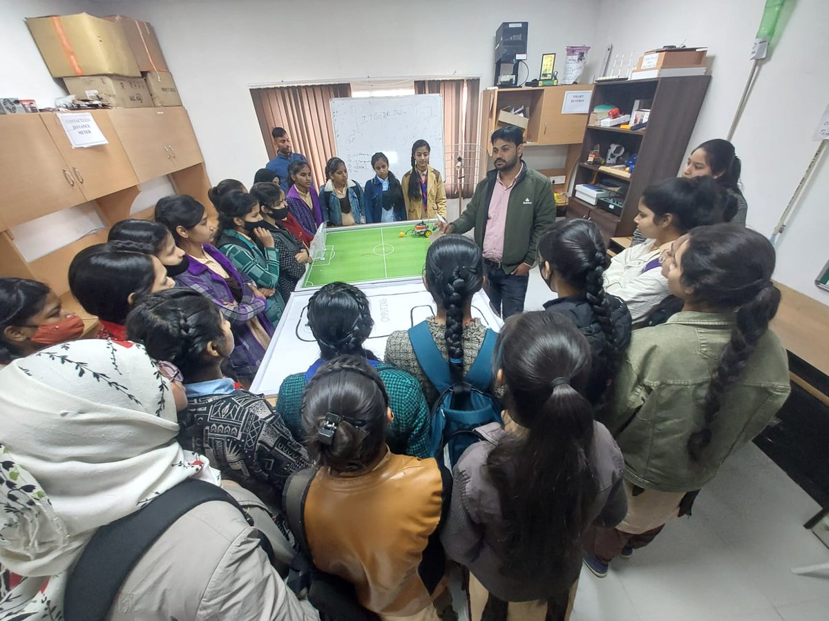 bsdu_study's tweet photo. Thanks to all of you!
Govt. Girls School Kishanpole Jaipur
We appreciate your active Participation at #BSDUJaipur !
We hope that the #experience was as much #Joyful for you as it was for Hosting this #SkillCampus Visit Program amazing event.
#BSDU #BSDUStudy #BVoc #BSDUSkills https://t.co/sCgwg2BDru