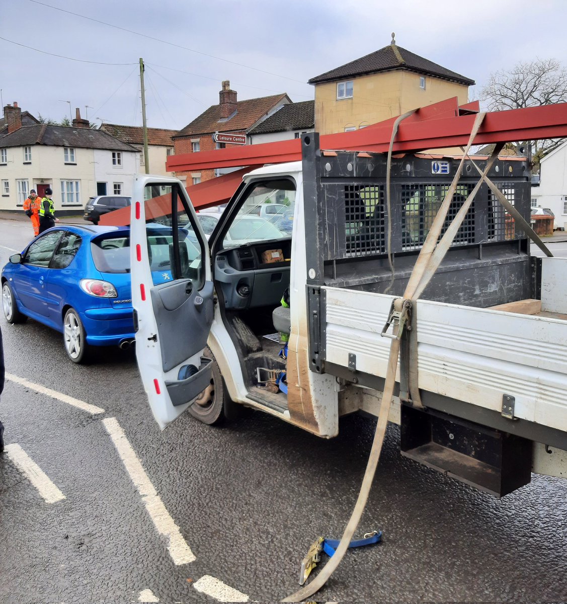 #RPU attended this incident in support of <a href="/DevizesPolice/">Devizes Police</a> this morning. A perfect example of what can happen when a load is insecure. Luckily only minor injuries. Driver #reported.