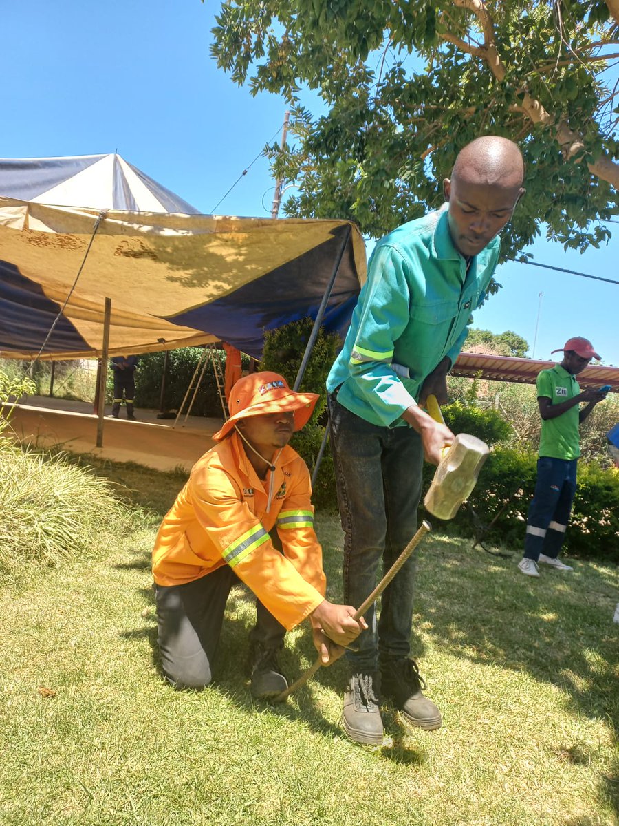 AngelaLudek's tweet photo. Preparations @WasteAid #Masibambisane project #Mountainview #Recycling system community meeting at #Kgantsho Primary School in #Mpumalanga 🇿🇦 Funded by @WRAP_UK @UKRI_News in collaboration with @dardlea_mpu @portsmouthuni #ThembesileHani local municipality @CommunityBinPro ♻️ https://t.co/pqNT7OiAjM