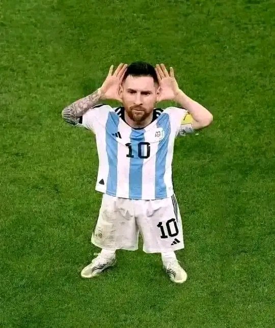 CesarKalenga's tweet photo. La vraie taille de Messi https://t.co/sD9IYpBPMD