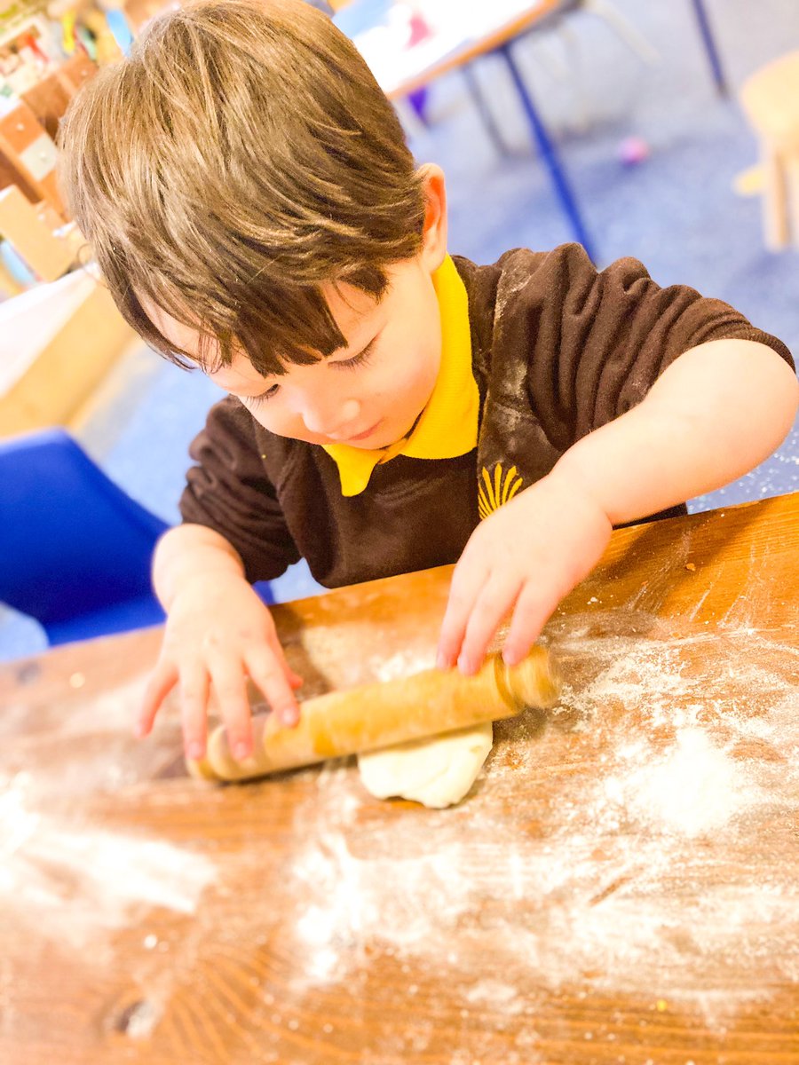 Owls have been exploring the Lunar New Year Festival, focusing on Chinese traditions. 
With our special visitor, the children gathered around the table, learning first hand, the art of dumpling making. 
What an wonderful and authentic experience. 
Thank you Mrs Jing!