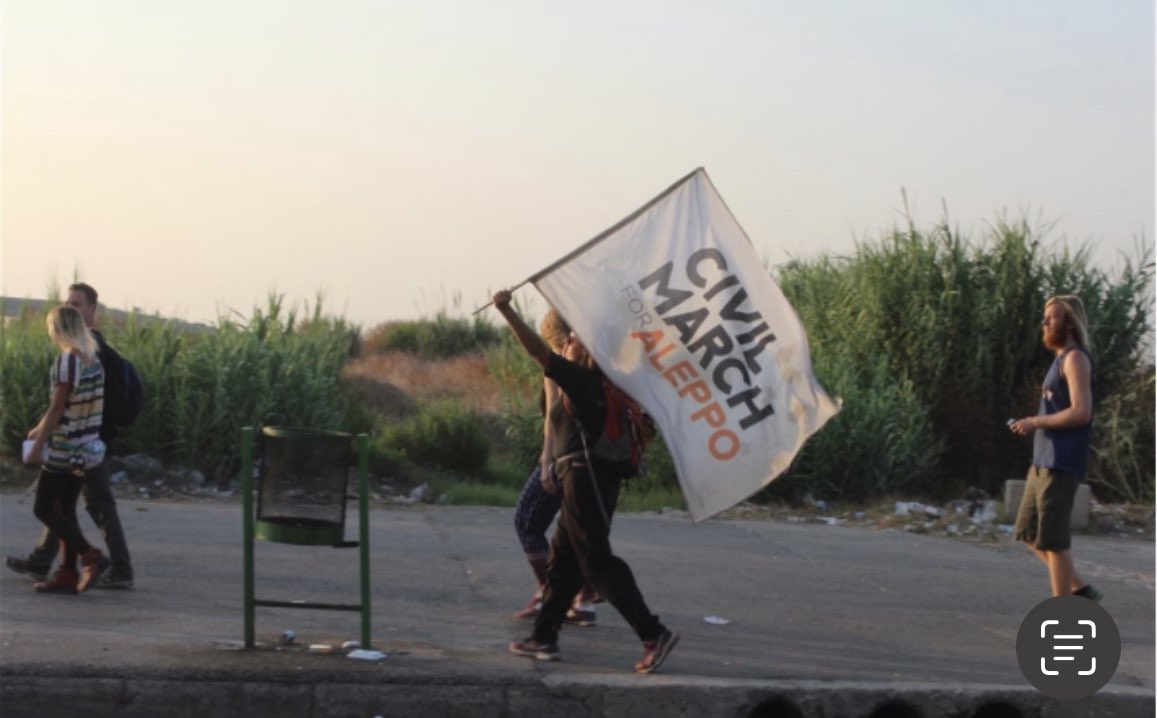 La Siria, tra tentativi di normalizzazione proteste e crisi economica: sono tanti i segnali a ricordare che la rivoluzione esiste ancora e non vuole riconciliarsi col suo carnefice.
#siria #libano #dirittiumani
<a href="/TrombettaLorenz/">Lorenzo Trombetta</a>