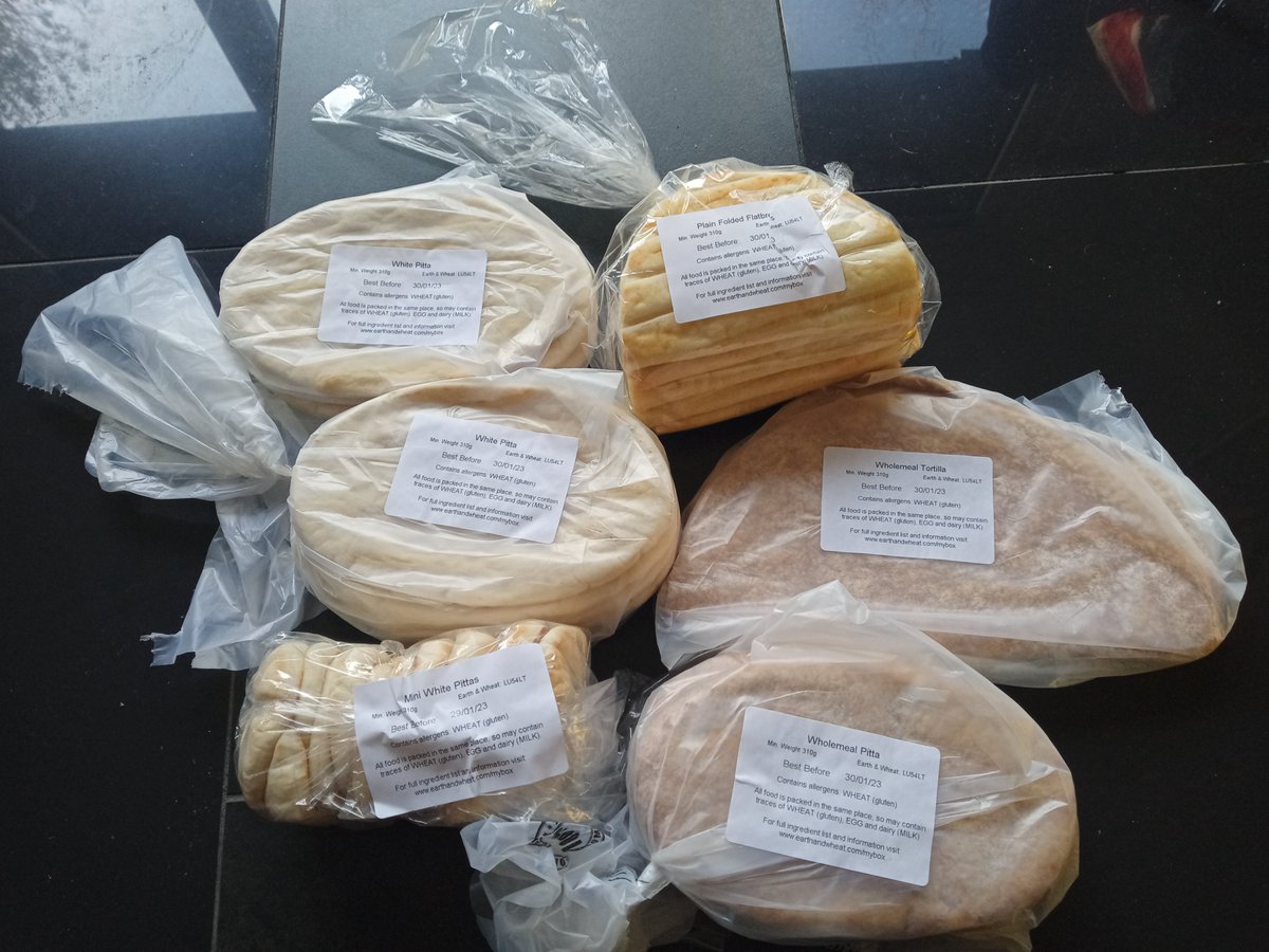 1/2 Thrilled with my monthly delivery from @earthandwheat this morning. I received wholemeal tortillas, plain folded flat breads, wholemeal pittas, white pittas x 2 and mini white pittas, all for just £5.99 inclusive of next day delivery. (Unfortunately, no crumpets this time.)