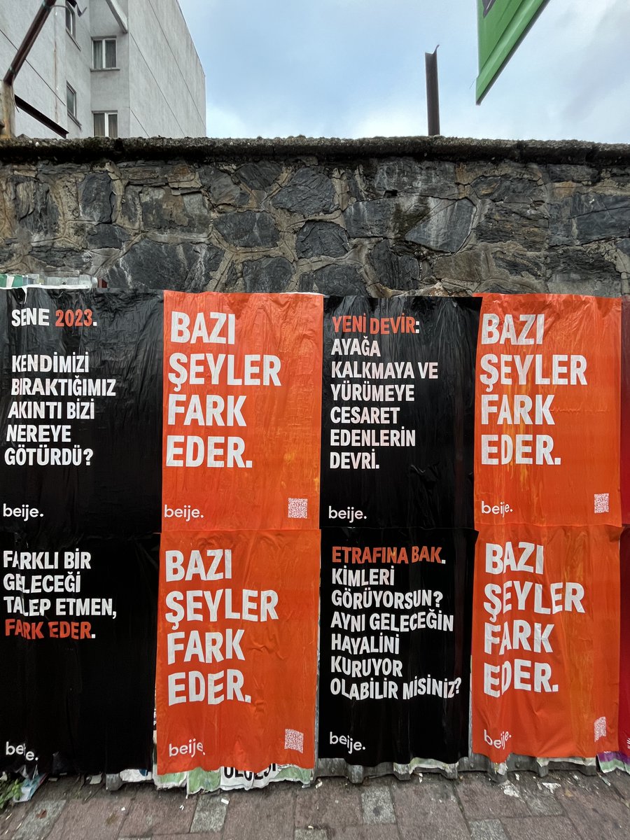 beijewomen's tweet photo. Manifestomuz sokakta! 🙌 Bu aralar seninle İstanbul'da her an sokaklarda karşılaşabiliriz. Manifesto afişlerimize rastlarsan, sosyal medya hesaplarında paylaşarak destek olabilirsin. #farkeder https://t.co/O91YUX2B4U