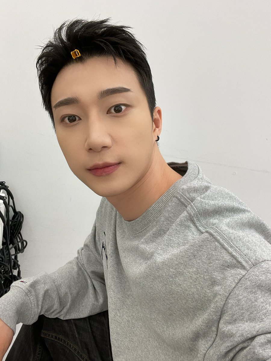 from20_official's tweet photo. 여러분 많이 보고싶어요. 많은 것들 준비중이니까 조금만 기다려줘요-😎🤩😘 사랑해❤️ https://t.co/oIVqhrKmrv