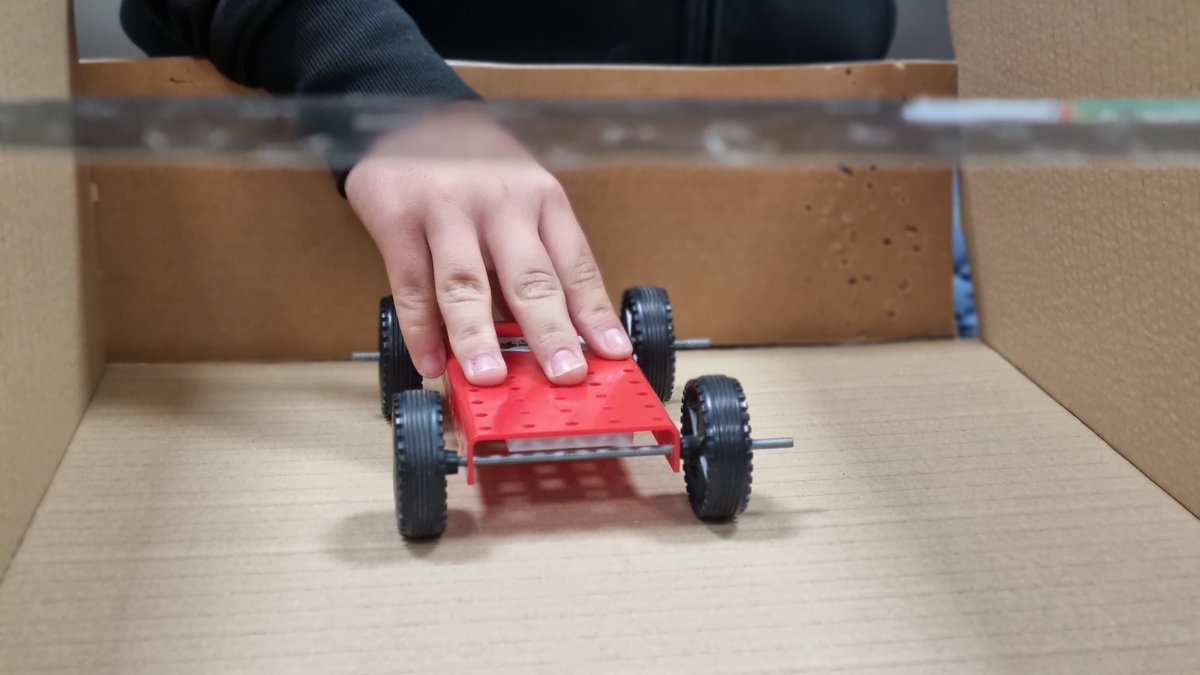 public_toni's tweet photo. "Become a maker" ens va fer gaudir de la filosofia @MIT a l'#aulamaker de l'@escolagem. La Melissa va realitzar un workshop que va fer gaudir a grans i petits, amb un repte col·laboratiu on posar en valor, sobretot, el procés. Brutal!

Gràcies a @FTrams @MIT @MISTIatMIT https://t.co/HsKWcSWTco