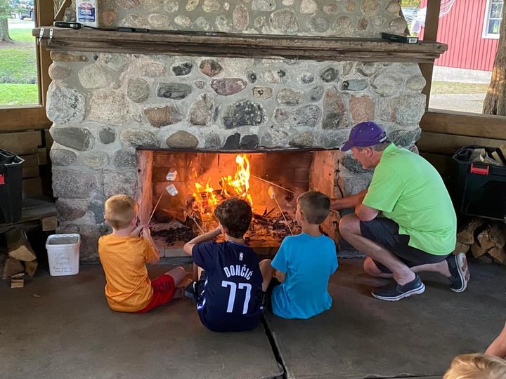 LittleEdenCamp's tweet photo. Happy Friday Everyone!  Let's have some Friday Fun!  Making s'mores is a favorite camp activity.  What's your favorite s'mores recipe?  Chocolate, peanut butter, cookies instead of graham crackers?  Share below how you enjoy them!  #LittleEdenCamp #19weeksuntilstartofcamp https://t.co/aibsWIrigQ