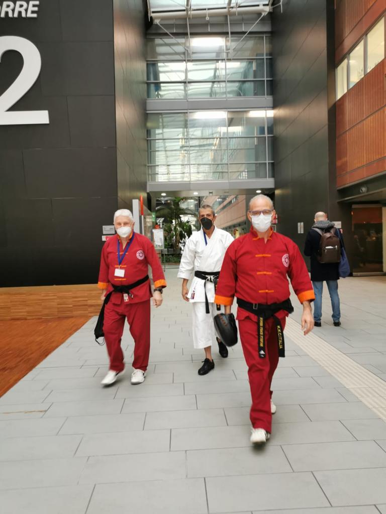 Oggi ho incontrato 4 ragazzi J. 10.anni... J. 15 anni B. 10 anni G.14 anni... È stata una bellissima giornata questi ragazzi mi hanno fatto venire i brividi....❤️❤️❤️ 

Massimo Aiello Giuseppe Scilef e Luciano Curci al Giovanni Paolo II di Bergamo.

#kkc_italia
#artimarziali