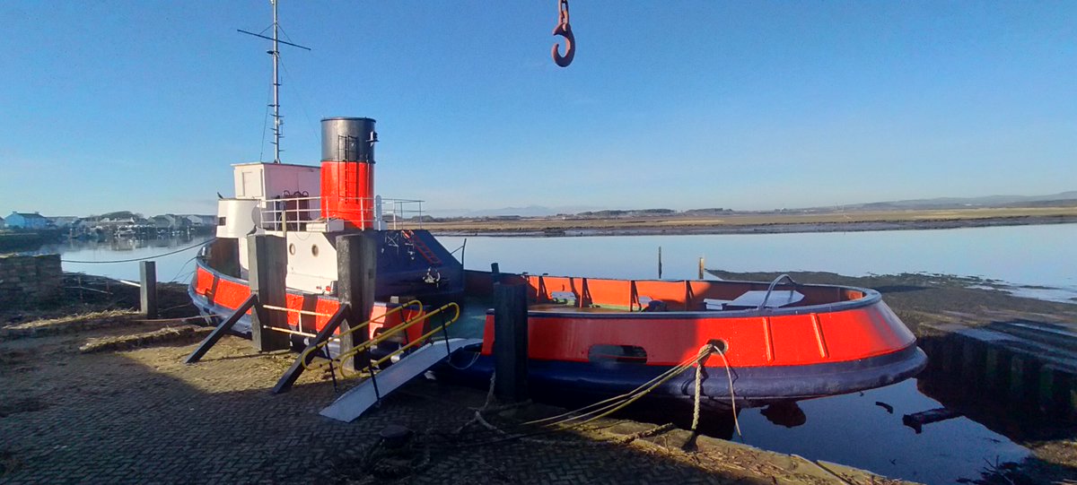 The tug has been painted, weatherproof shutters & new roof, camera attached to new mast & now an accessible ramp so you can get views out over Bogside Flats SSSI, double estuary & more. Head down to @Scotmaritime & be sure to add any wildlife you spot (otter!) to irecord!