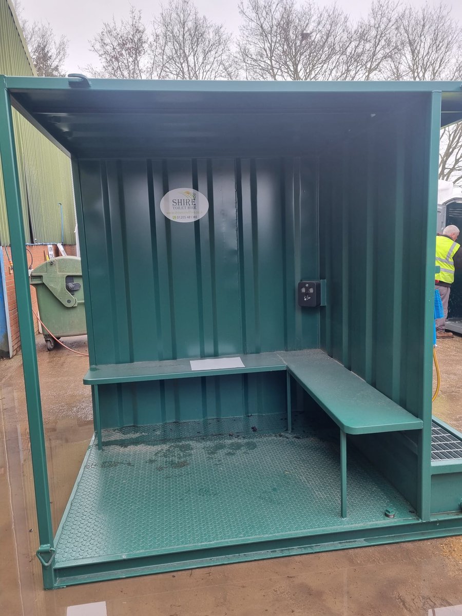ShireToilet's tweet image. Are your sites defrosting and getting muddy? Please see below our 10x8 utility pods which consist of a smoking shelter, 3 person boot wash, 1000l water cube with pump and small storage unit, perfect for sites this time of year! 
#constructionuk #4in1 #utility #nationwide #shire