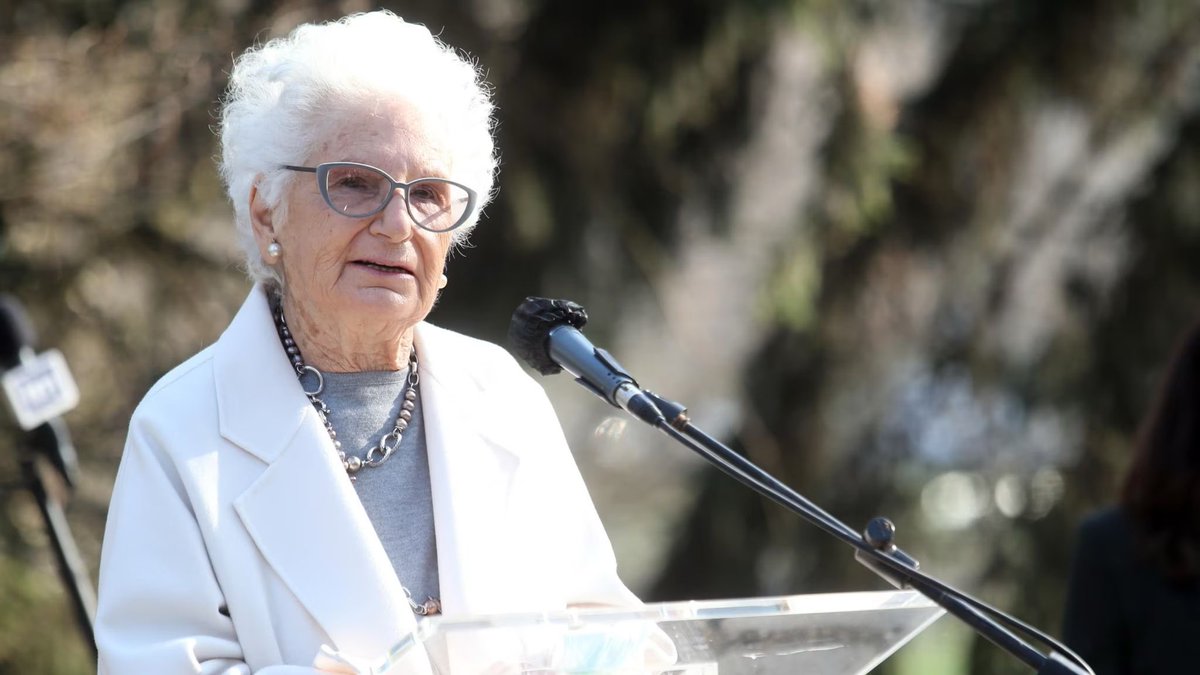Mi sento di riflettere sull’affermazione, di <a href="/SegreLiliana/">Liliana Segre</a>. 
L’impegno del ricordo dev’essere collettivo, anche in mancanza dei testimoni diretti. 
La politica NON può e NON deve dimenticare.

#giornatadellamemoria #Giornodellamemoria