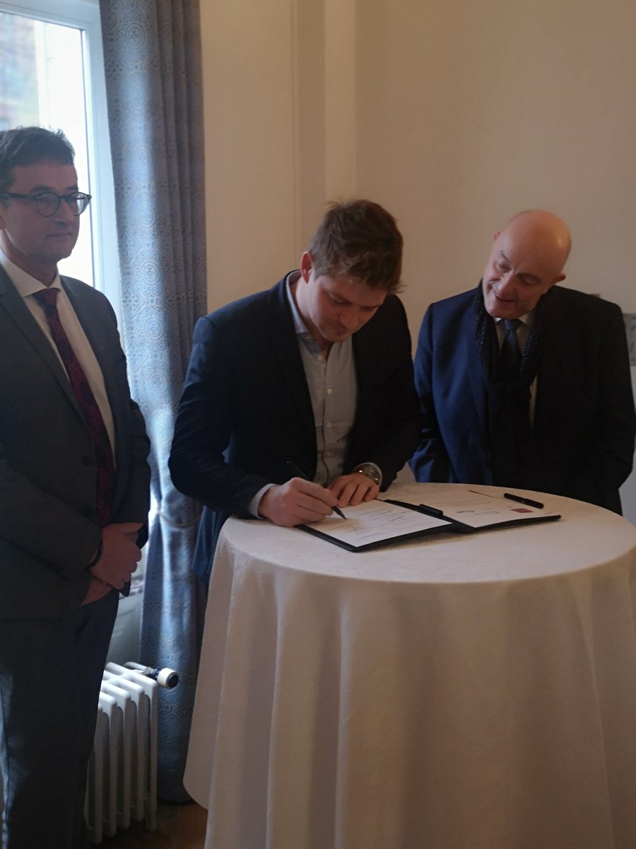 Fédération BTP Somme (@fbtpsomme) on Twitter photo Signature du pacte #IDRRIM par <a href="/AubertdeColnet/">Aubert de Colnet</a>, représentant de la #FFB #Somme, aux cotés du Président <a href="/SHaussoulier/">Stéphane Haussoulier</a> <a href="/Somme_fr/">Département de la Somme</a>.
Les acteurs locaux s'engagent pour que les infrastructures à venir soient inscrites dans les transitions climatiques, écologiques et numériques. Signature du pacte #IDRRIM par <a href="/AubertdeColnet/">Aubert de Colnet</a>, représentant de la #FFB #Somme, aux cotés du Président <a href="/SHaussoulier/">Stéphane Haussoulier</a> <a href="/Somme_fr/">Département de la Somme</a>.
Les acteurs locaux s'engagent pour que les infrastructures à venir soient inscrites dans les transitions climatiques, écologiques et numériques.