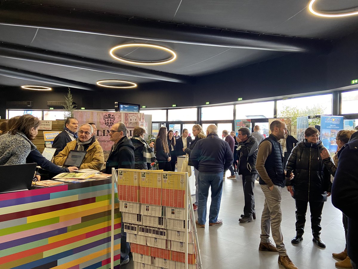 AeroportLimoges's tweet photo. ✈️ En direct du Salon Passion Voyages de @FitourVoyages au @CGRBrive pour présenter nos prochaines destinations 2023. N’hésitez pas à venir nous rendre visite !! 😎#Voyage #brive #fitour #aeroport #limoges https://t.co/KanW2pqhkW