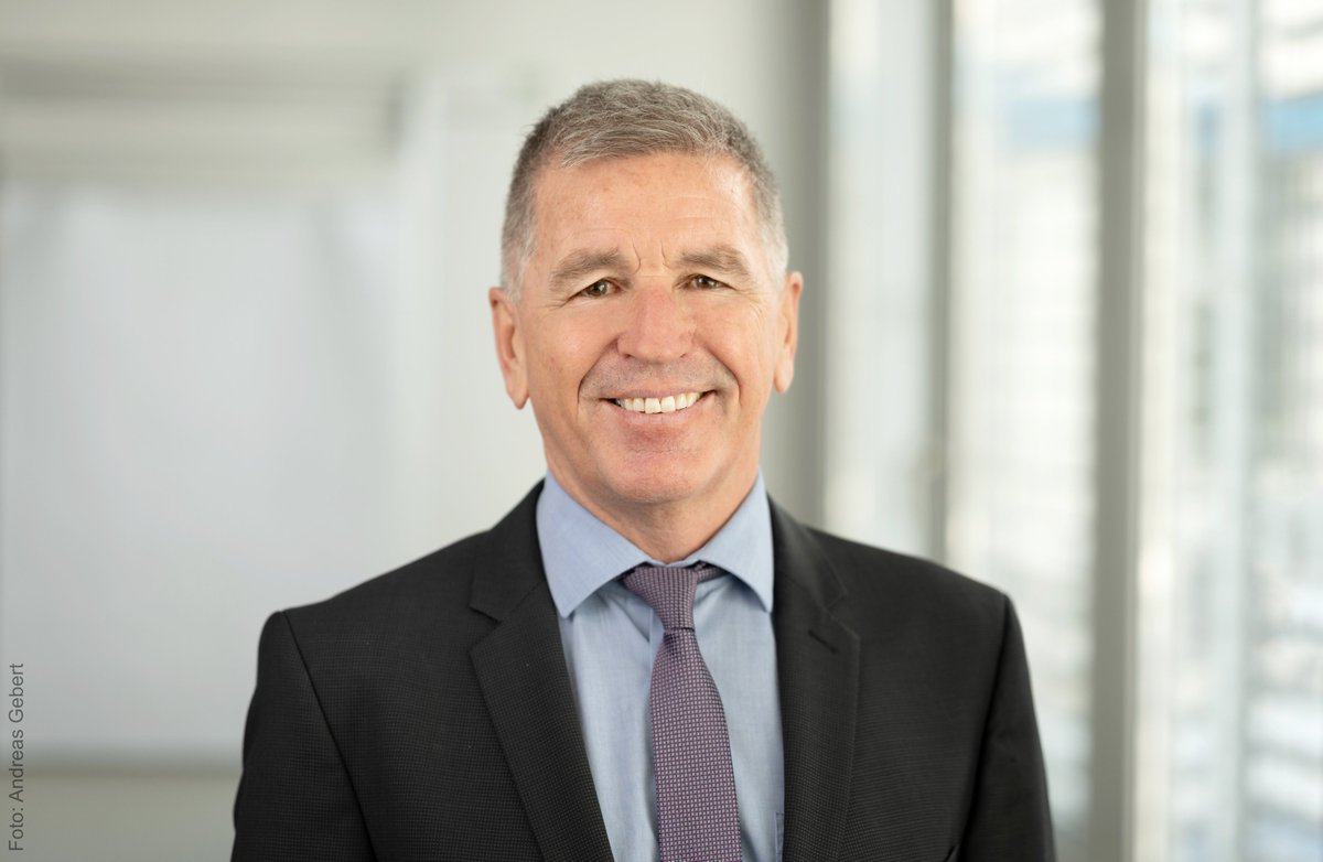 Nach neun Jahren in verschiedenen Führungspositionen bei den #SOSKinderdörfern ist Barbara Gruner zum 1. Januar 2023 in den #Vorstand der Hilfsorganisation aufgerückt. Gemeinsam mit <a href="/lanna444/">Lanna Idriss</a> und Gerald #Mauler bildet <a href="/barbgruner/">Barbara Gruner</a> das Führungstrio.

➡️ sos-kd.de/3WJ7XtU