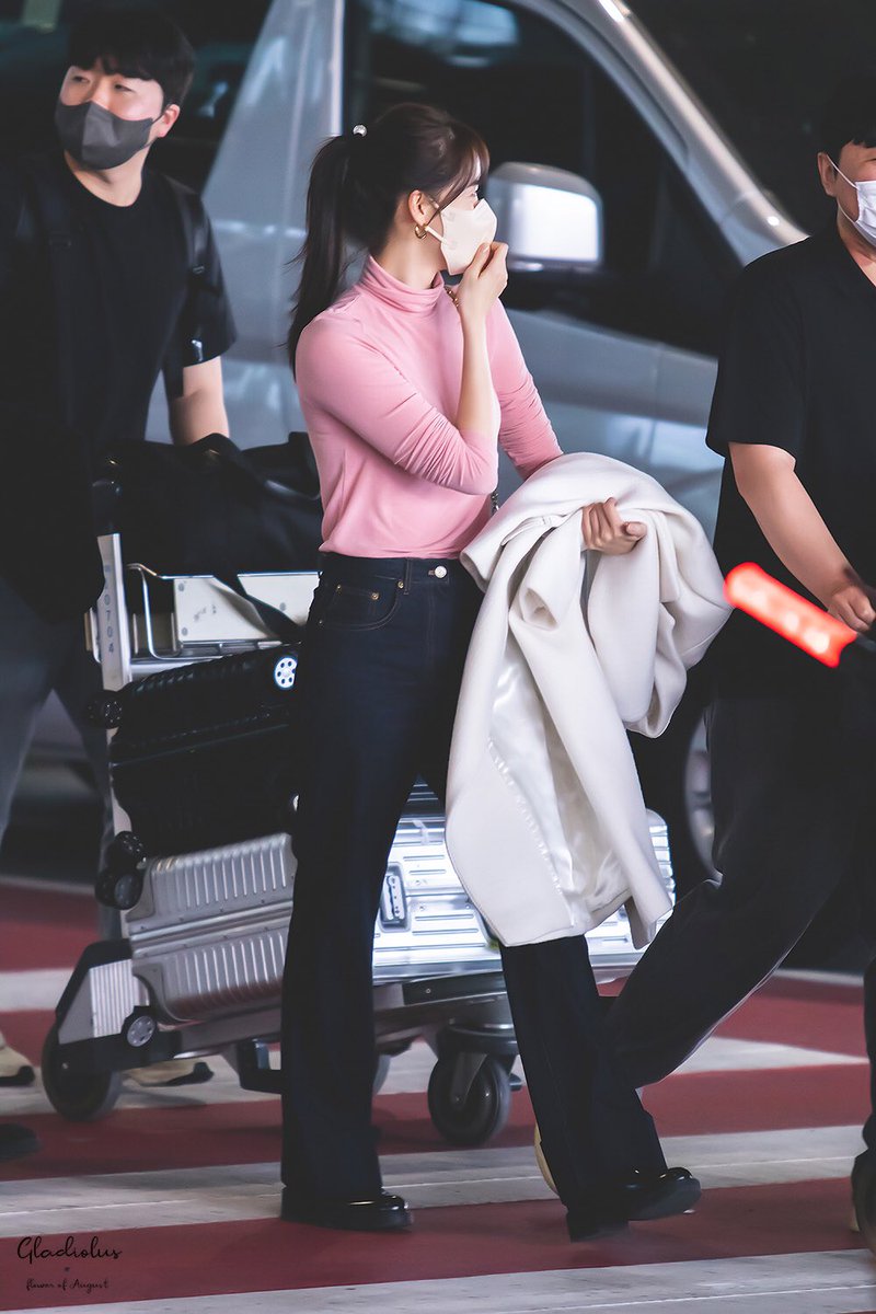 gladiolus8581's tweet photo. 230127 Yoona - BKK Airport 
🛬 🫶🏻🥹
#Yoona #윤아 #ยุนอา #WelcomeYoonAToThailand https://t.co/7MVG5AHoSv