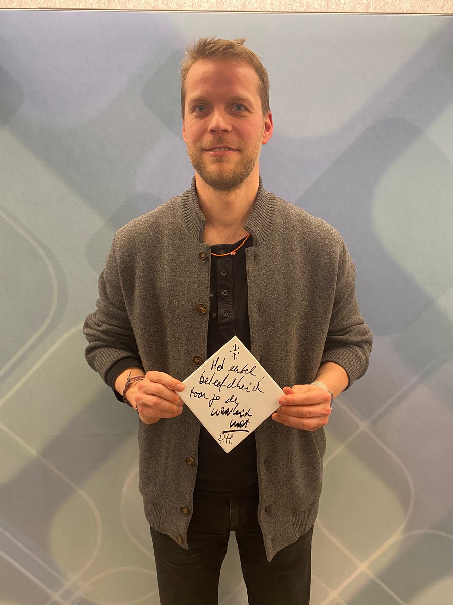 Radio Kunststof (@radiokunststof) on Twitter photo 'Met enkel beleefdheid toon je de waarheid niet.' Schrijver <a href="/huffphilip/">Philip Huff - Schrijf je in voor mijn nieuwsbrief</a> was te gast bij <a href="/jelliebrouwer/">jellie brouwer</a>
Luister het hele gesprek terug in de podcast app of op nporadio1.nl/kunststof 'Met enkel beleefdheid toon je de waarheid niet.' Schrijver <a href="/huffphilip/">Philip Huff - Schrijf je in voor mijn nieuwsbrief</a> was te gast bij <a href="/jelliebrouwer/">jellie brouwer</a>
Luister het hele gesprek terug in de podcast app of op nporadio1.nl/kunststof